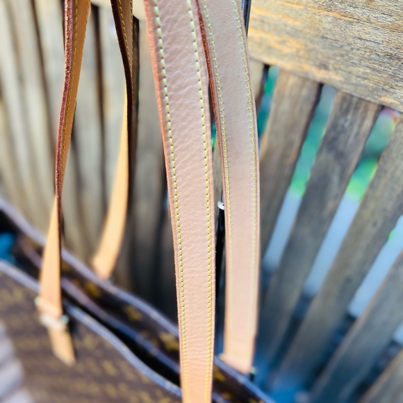 Luco Tote guaranteed Authentic ❌No offers pls❌ sold on my page - Picture 4 of 16